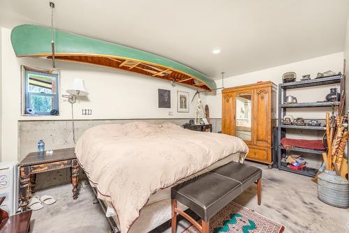 4 Hollingsworth Road, Cherryville, BC - Indoor Photo Showing Living Room