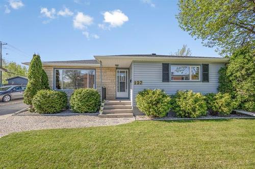 137 Browning Blvd, Winnipeg, MB 