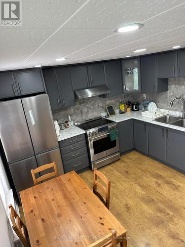 7991 Peter Street, Niagara Falls, ON - Indoor Photo Showing Kitchen