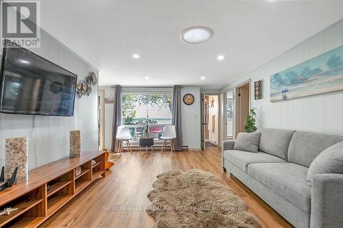 26 Manitou Lane, Kawartha Lakes, ON - Indoor Photo Showing Living Room