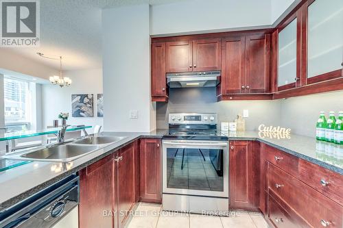 512E - 500 Queens Quay W, Toronto, ON - Indoor Photo Showing Kitchen With Double Sink