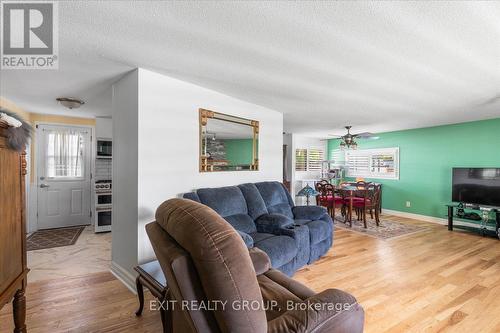 4 Juniper Lane, Belleville, ON - Indoor Photo Showing Living Room