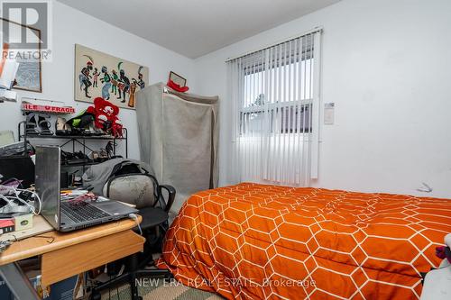 916 Stainton Drive, Mississauga, ON - Indoor Photo Showing Bedroom