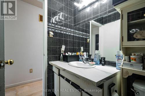 916 Stainton Drive, Mississauga, ON - Indoor Photo Showing Bathroom