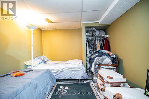 916 Stainton Drive, Mississauga, ON - Indoor Photo Showing Bedroom