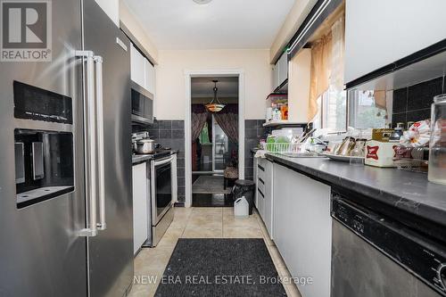 916 Stainton Drive, Mississauga, ON - Indoor Photo Showing Kitchen