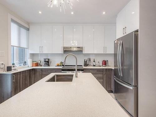 Cuisine - 4528  - 4532 Av. Earnscliffe, Montréal (Côte-Des-Neiges/Notre-Dame-De-Grâce), QC - Indoor Photo Showing Kitchen With Upgraded Kitchen