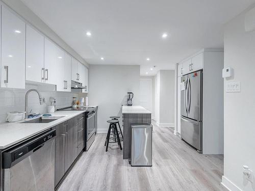 Cuisine - 4528  - 4532 Av. Earnscliffe, Montréal (Côte-Des-Neiges/Notre-Dame-De-Grâce), QC - Indoor Photo Showing Kitchen With Upgraded Kitchen