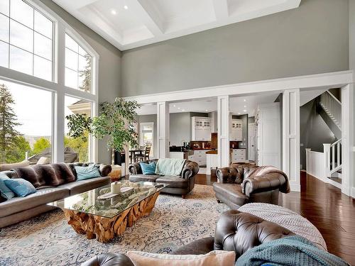 1690 Rose Hill Road, Kamloops, BC - Indoor Photo Showing Living Room