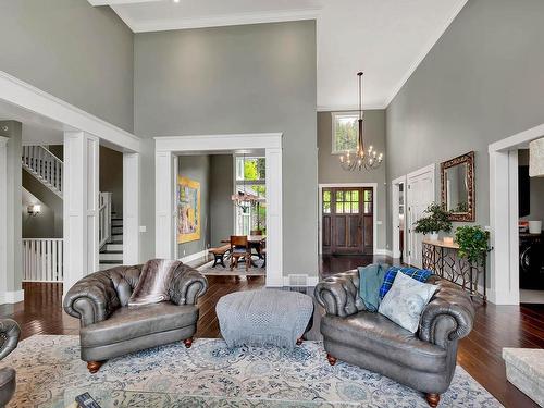 1690 Rose Hill Road, Kamloops, BC - Indoor Photo Showing Living Room