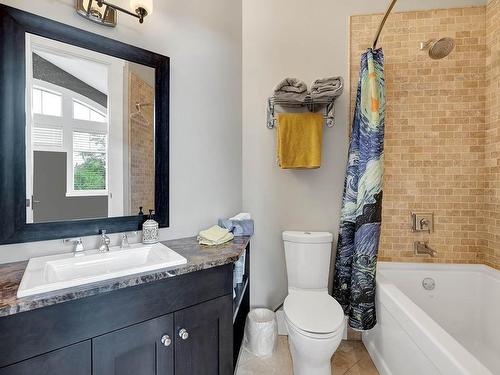 1690 Rose Hill Road, Kamloops, BC - Indoor Photo Showing Bathroom