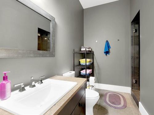 1690 Rose Hill Road, Kamloops, BC - Indoor Photo Showing Bathroom