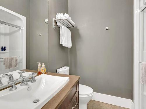 1690 Rose Hill Road, Kamloops, BC - Indoor Photo Showing Bathroom