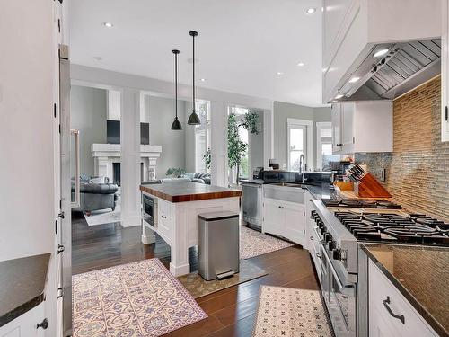 1690 Rose Hill Road, Kamloops, BC - Indoor Photo Showing Kitchen With Upgraded Kitchen