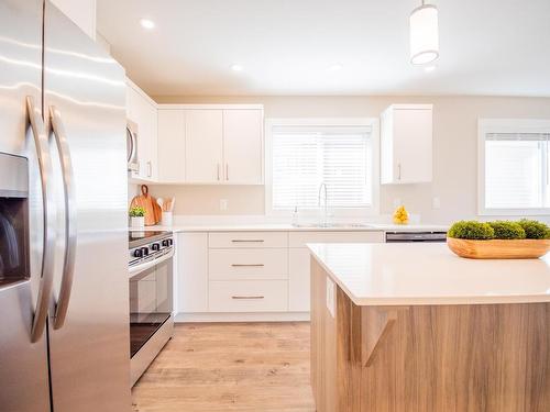 176-8800 Dallas Drive, Kamloops, BC - Indoor Photo Showing Kitchen With Upgraded Kitchen