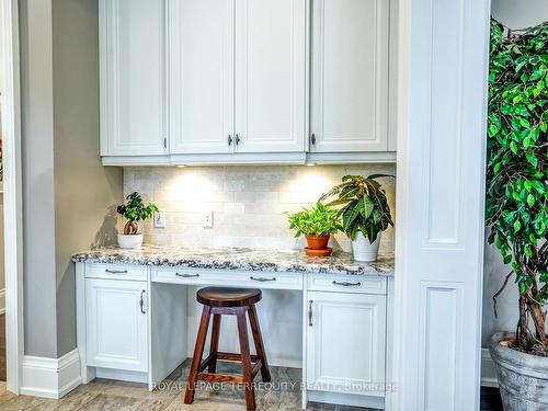 21 Langdon Dr, King, ON - Indoor Photo Showing Kitchen