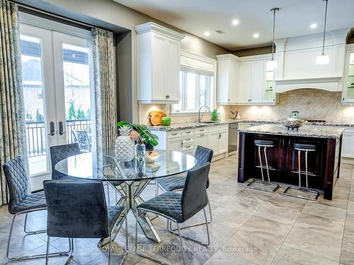 21 Langdon Dr, King, ON - Indoor Photo Showing Dining Room