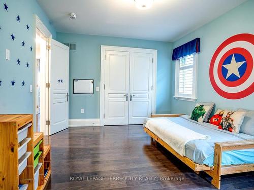 21 Langdon Dr, King, ON - Indoor Photo Showing Bedroom