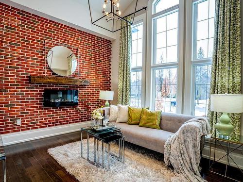 21 Langdon Dr, King, ON - Indoor Photo Showing Living Room With Fireplace