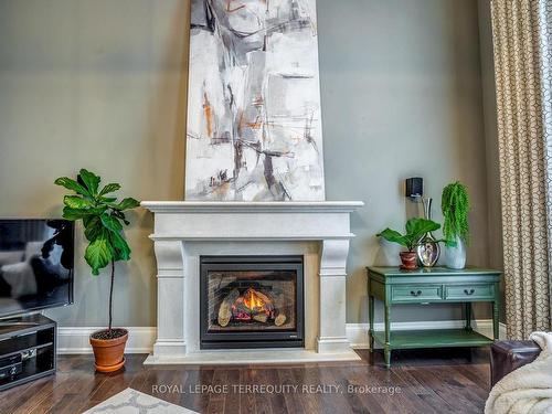 21 Langdon Dr, King, ON - Indoor Photo Showing Living Room With Fireplace