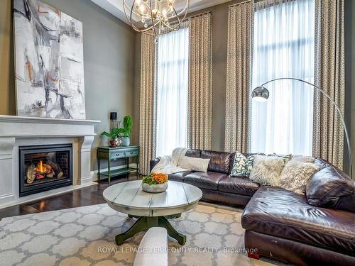 21 Langdon Dr, King, ON - Indoor Photo Showing Living Room With Fireplace