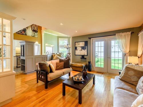 Salon - 32 Rue Du Lac, Les Coteaux, QC - Indoor Photo Showing Living Room