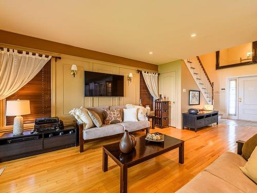 Salon - 32 Rue Du Lac, Les Coteaux, QC - Indoor Photo Showing Living Room