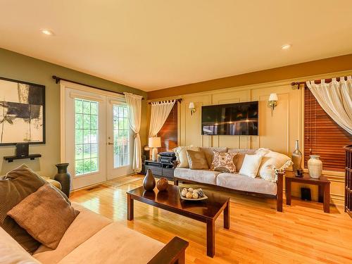 Salon - 32 Rue Du Lac, Les Coteaux, QC - Indoor Photo Showing Living Room