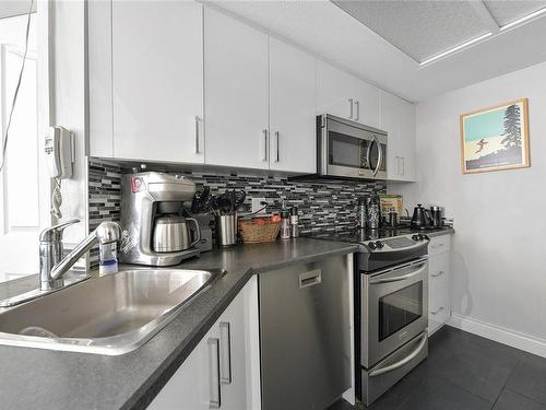 506-930 Yates St, Victoria, BC - Indoor Photo Showing Kitchen With Upgraded Kitchen