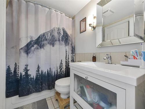 506-930 Yates St, Victoria, BC - Indoor Photo Showing Bathroom