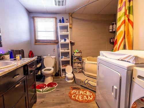 Bathroom - 2371  - 2375 4E Rue, Shawinigan, QC - Indoor Photo Showing Laundry Room