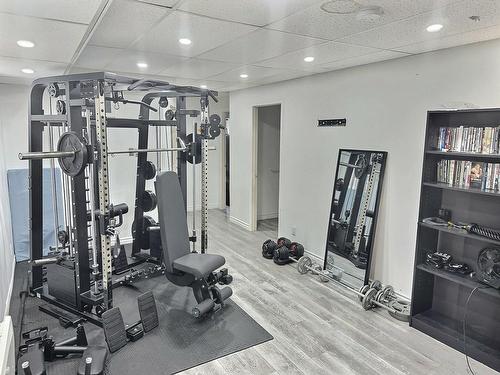 Salle familiale - 354 Ch. De La Baie-De-La-Mine, Saint-Bruno-De-Guigues, QC - Indoor Photo Showing Gym Room