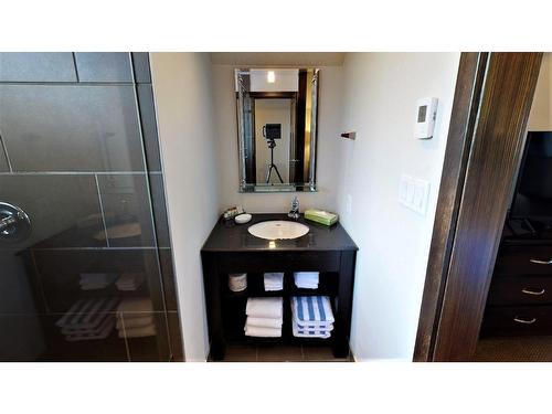 735 E2 - 700 Bighorn Boulevard, Radium Hot Springs, BC - Indoor Photo Showing Bathroom