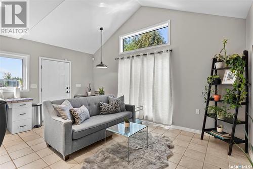 230 Brookhurst Crescent, Saskatoon, SK - Indoor Photo Showing Living Room