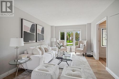 3305 Jackpine Road, Mississauga, ON - Indoor Photo Showing Living Room