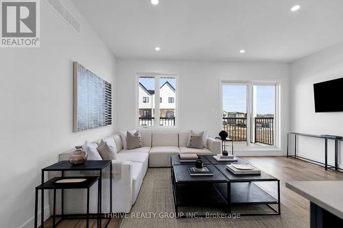 68 - 1595 Capri Crescent, London, ON - Indoor Photo Showing Living Room