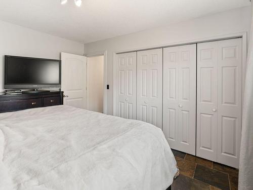 858 Douglas Road, West Kelowna, BC - Indoor Photo Showing Bedroom