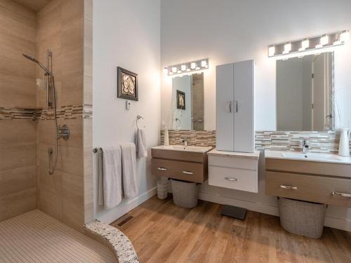 209 Ricard Place, Okanagan Falls, BC - Indoor Photo Showing Bathroom