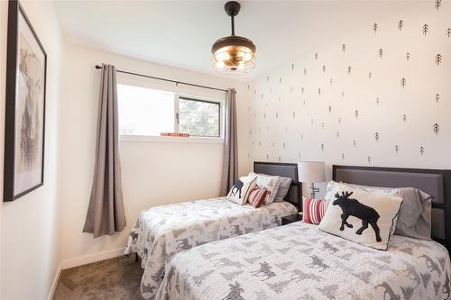 9-800 Idabel Lake Road, Naramata, BC - Indoor Photo Showing Bedroom