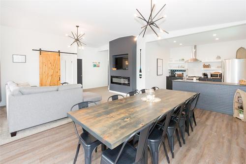 9-800 Idabel Lake Road, Naramata, BC - Indoor Photo Showing Living Room