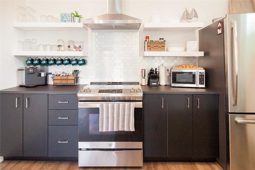 9-800 Idabel Lake Road, Naramata, BC - Indoor Photo Showing Kitchen