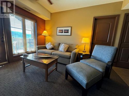 1200 Rancher Creek Road Road Unit# 445, Osoyoos, BC - Indoor Photo Showing Living Room