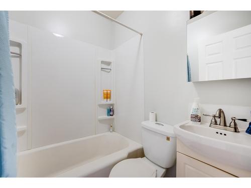 3004 5Th Ave, Castlegar, BC - Indoor Photo Showing Bathroom