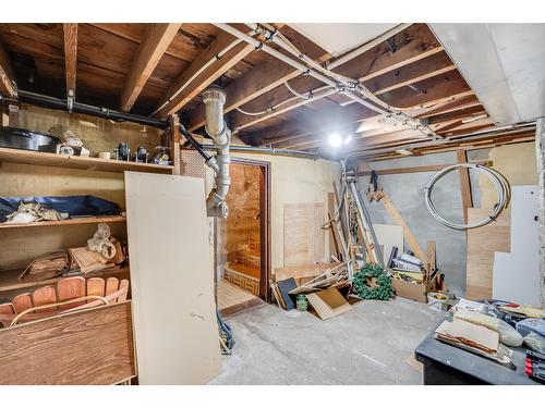 3004 5Th Ave, Castlegar, BC - Indoor Photo Showing Basement
