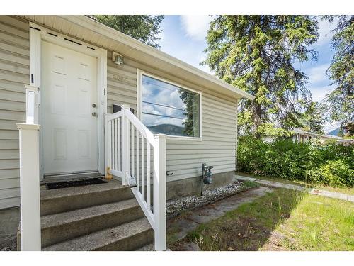 3004 5Th Ave, Castlegar, BC - Outdoor With Exterior
