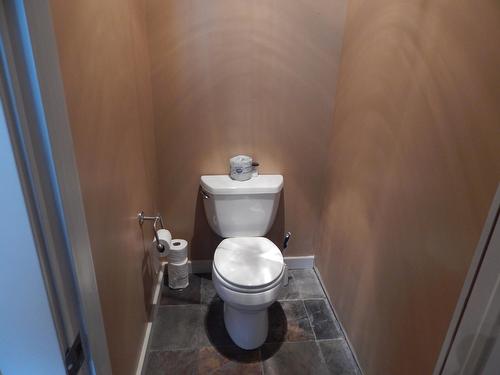 218 21St Avenue S, Creston, BC - Indoor Photo Showing Bathroom