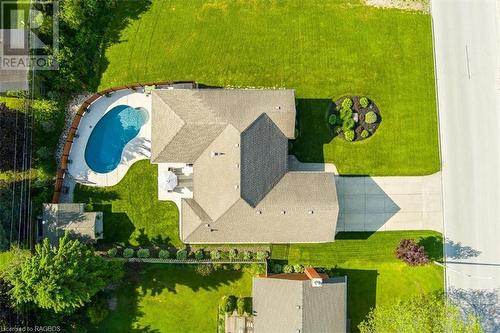 930 10Th Avenue E, Owen Sound, ON - Outdoor With In Ground Pool
