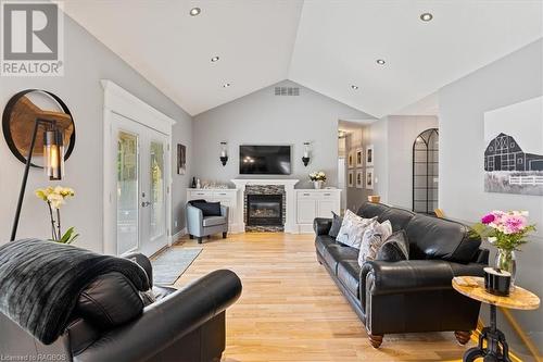 930 10Th Avenue E, Owen Sound, ON - Indoor Photo Showing Living Room With Fireplace