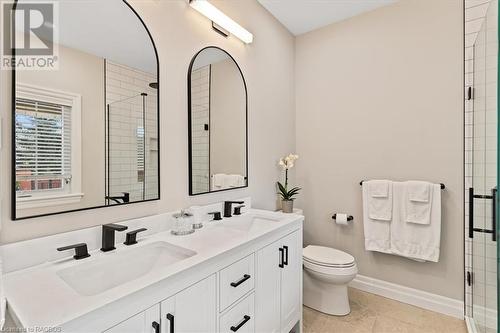 930 10Th Avenue E, Owen Sound, ON - Indoor Photo Showing Bathroom