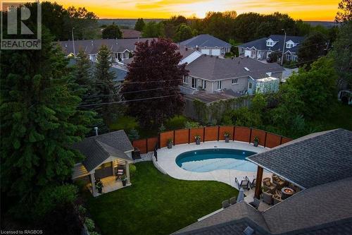 930 10Th Avenue E, Owen Sound, ON - Outdoor With In Ground Pool
